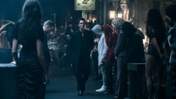 Abrigo negro usado por Walter Padick (Matthew McConaughey) como se ve en The Dark Tower