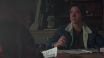 Chaqueta de mezclilla Sherpa de Jughead Jones (Cole Sprouse) en Riverdale S02E04