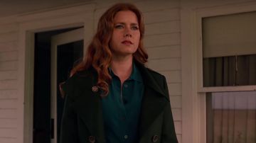 Lois Lane (Amy Adams) Burberry Green Trench Coat en la Liga de la Justicia