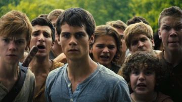 The t-shirt of Thomas (Dylan O'brien) in The Maze