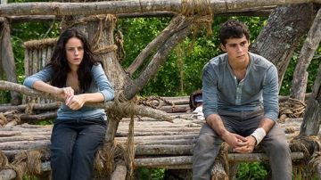 The t-shirt Henley gray Thomas (Dylan O'brien) in The Maze