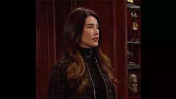 Le bomber A.L.C de Steffy Forrester (Jacqueline MacInnes Wood) dans Amour, Gloire et Beauté