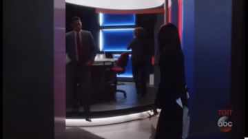 Le blaser évasé blanc et noir d'Olivia Pope (Kerry Washington) dans Scandal S07E05