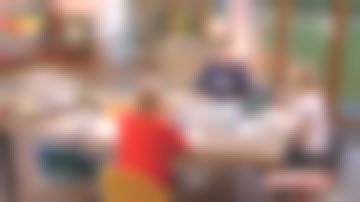 Le sweat Paris de Benjamin Muller dans La maison des maternelles du 12/10/2017