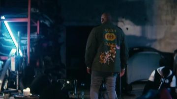 La veste kaki Gucci de Kaaris dans son clip Dozo