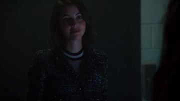 The t-shirt of Ivy Belfrey (Adelaide Kane) in Once Upon a Time S07E05