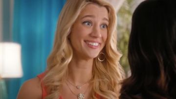 Pendientes Peggy Li de Petra Solano (Yael Grobglas) en Jane The Virgin S04E04