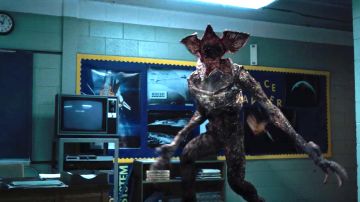 La réplica de felpa del Demogorgon en Stranger Things S01E08