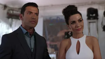 La robe de bal blanche de Hermione Lodge (Marisol Nichols) dans Riverdale S02E05