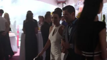 La longue robe blanche Likely de Hermione Lodge (Marisol Nichols) dans Riverdale S02E05