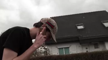 The cap Gucci Luji in the clip The Prélis Columbine