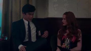 La robe de cocktail portée par Cheryl Blossom (Madelaine Petsch) dans Riverdale S02E05