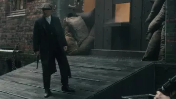 The leather ankle boots 20 years of Thomas Shelby (Cillian Murphy) in Peaky Blinders S01E06