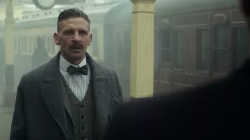 The tweed suit vintage brown Arthur Shelby (Paul Anderson) in Peaky Blinders S01E05