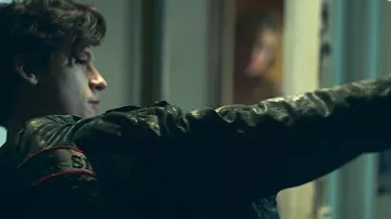 La veste en cuir South Side Serpents de Jughead Jones (Cole Sprouse) dans Riverdale Saison 1 Episode 13