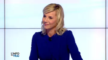 La robe bleue à volant de Laurence Ferrari dans L'info du vrai du 10/11/2017