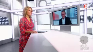 The red dress with the flowers of Laura Tenoudji in Télématin from the 08/11/2017