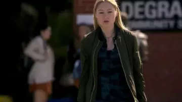 The jacket/bomber green khaki Maya Matlin (Olivia Scriven) in Degrassi : the Next Class S03E09