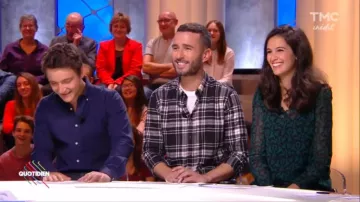 El vestido estampado de Lilia Hassaine en Quotidien del 18/10/2017