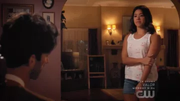 Las huellas de palma sin mangas Rag & Bone de Jane Villanueva (Gina Rodriguez) en Jane The Virgin S04E05