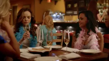 Le petit pull rose Ted Baker de Caitlin Snow (Danielle Panabaker) dans The Flash S04E05