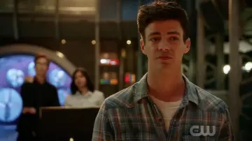 La chemise à carreaux Lucky Brand de Barry Allen (Grant Gustin) dans The Flash S04E05