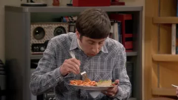 La chemise à carreaux Urban Outfitters de Howard Wolowitz (Simon Helberg) dans The Big Bang Theory S11E06