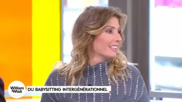 Le pull gris à clous métalliques au niveau de l'encolure de Caroline Ithurbide dans William à midi du 14/11/2017