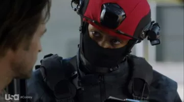 Le casque connecté des soldats dans Colony