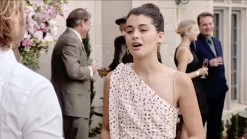 The dress cream polka dot Sabrina Pemberton (Sofia Black D'elia) in Very Bad Nanny/The Mick S02E06