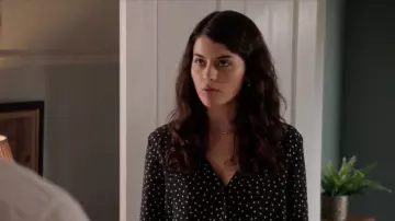 Le haut noir Madewell de Sabrina Pemberton (Sofia Black D'Elia) dans Very Bad Nanny/The Mick S02E06