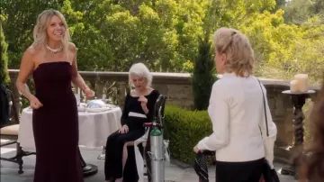 La robe bustier Jill Jill Stuart de Mackenzie Murphy (Kaitlin Olson) dans Very Bad Nanny/The Mick S02E06