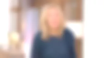 The sweater ruffled Agathe Lecaron in The house of the mother of the 15/11/2017