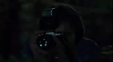 L'appareil photo de Jonathan Byers (Charlie Heaton) dans Stranger Things S01E02
