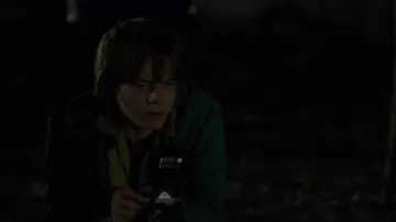 L'appareil photo vintage Pentax de Jonathan Byers (Charlie Heaton) dans Stranger Things S01E02