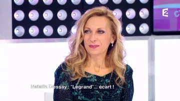 La robe imprimée cachemire de Natalie Dessay dans C'est au programme du 16/11/2017