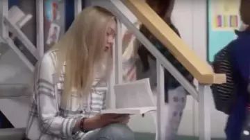 The black shirt and white of Maya Matlin (Olivia Scriven) in Degrassi : the Next Class S03E04