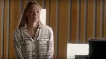 The shirt of Maya Matlin (Olivia Scriven) in Degrassi : the Next Class S03E04