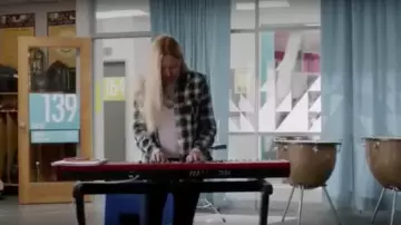 The plaid shirt of Maya Matlin (Olivia Scriven) in Degrassi : the Next Class S03E04