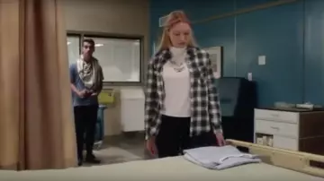 The shirt of Maya Matlin (Olivia Scriven) in Degrassi : the Next Class S03E04