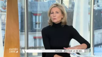 El jersey negro de cuello tortuga de Claire Chazal en Entrada gratuita del 09/11/2017