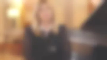 The printed shirt of Louane in Alkaline of the 16/11/2017