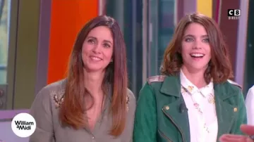 Vestido caqui de Caroline Muñoz con bordado de águila en William al mediodía del 17/11/2017