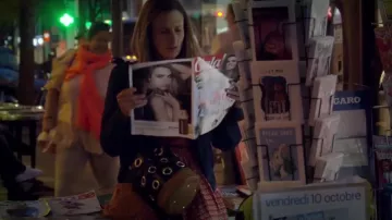 Le sac à main à oeillet de Camilla (Camille Cottin) dans Connasse, princesse des coeurs