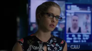 La robe florale Ted Baker Kairra de Felicity Smoak (Emily Bett Rickards) dans Arrow S06E06