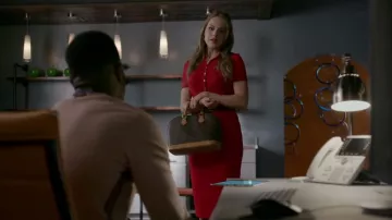 Le sac à main Louis Vuitton de Fallon Carrington (Elizabeth Gillies) dans Dynastie S01E06