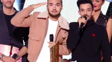 La chaqueta Ami Paris usada por Oli de Bigflo & Oli en los NRJ Music Awards 2017
