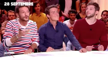 El suéter marinero tricolor que lució Vincent Dedienne en el programa Quotidien del jueves 28 de septiembre