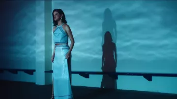 The pair of earrings AGMES of Selena Gomez in her video clip Wolves