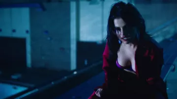 The bra, the Flower of evil of Selena Gomez in her video clip Wolves